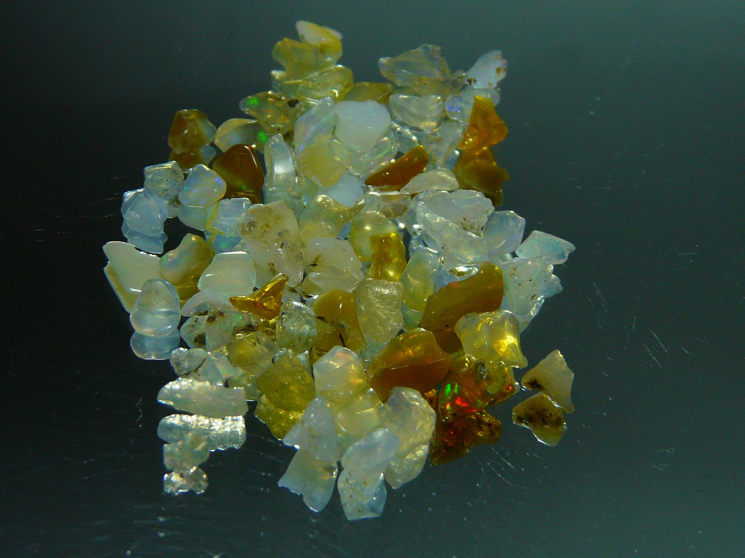 30921-10　超特価　エチオピア産　天然オパールチップセット　　１０ｃｔ